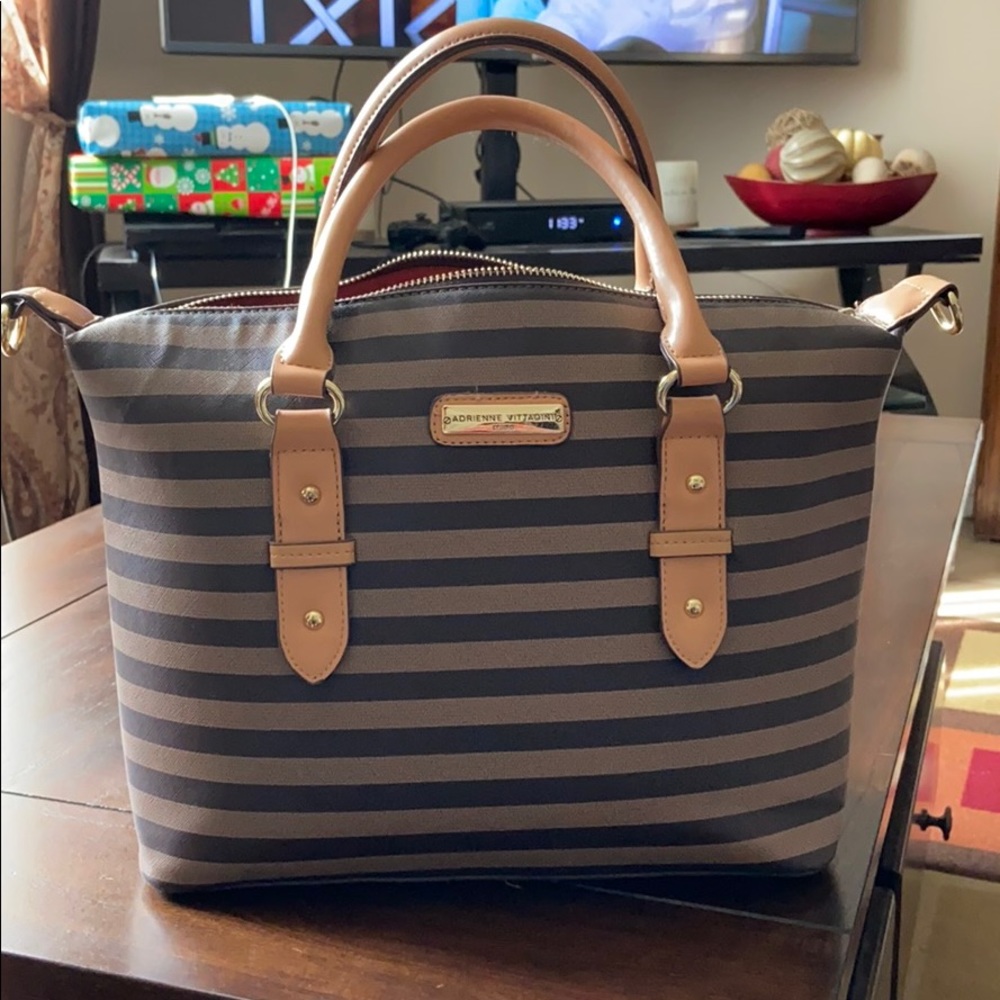 An Adrienne Vittadini Purse !